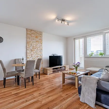 Spacious With Ac And Stunning Views Apartment Pressburg