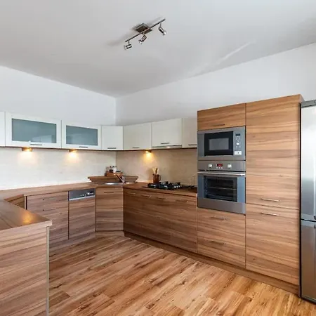 Lägenhet Spacious With Ac And Stunning Views Bratislava